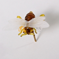 Včela na špendlíku plast.